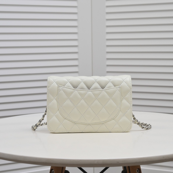 シャネルバッグ側面デザイン